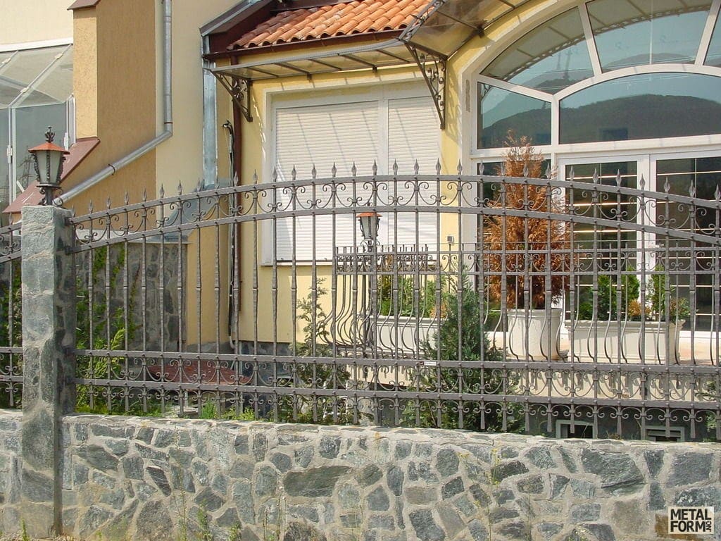 wrought-iron-fence-irise-fences-3